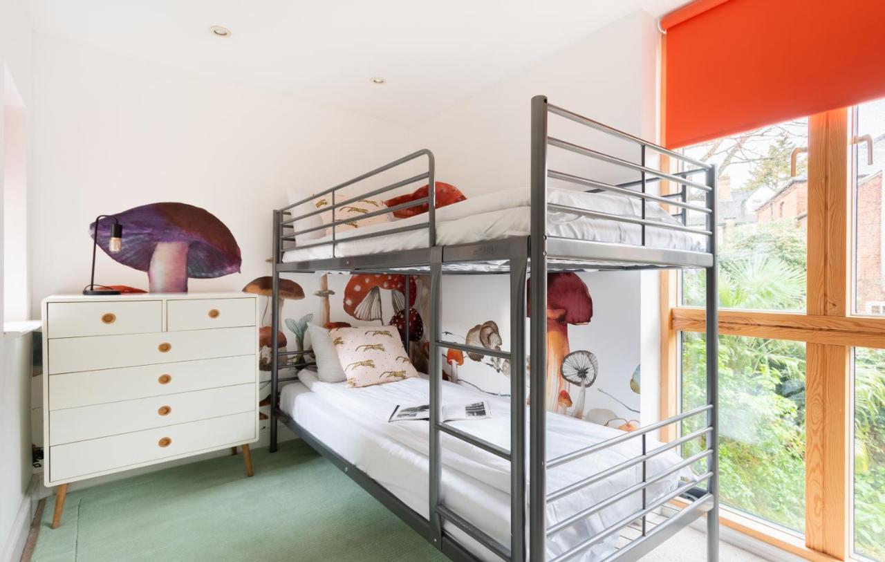 The Glasshouse Escape - 5Bdr Jewel Villa Oxford Bagian luar foto